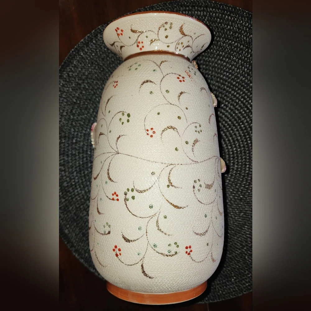 Antique Majolica floral pottery vase. Possible early 1900's 9.5 Inches - Picture 2 of 5